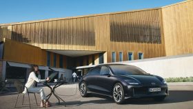 
									Hyundai IONIQ 6 full								