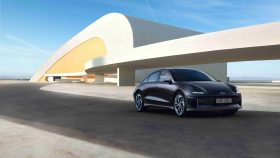 
									Hyundai IONIQ 6 full								