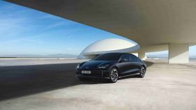 
									Hyundai IONIQ 6 full								