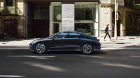
									Hyundai IONIQ 6 full								