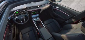 
									Audi Q8 e-tron full								
