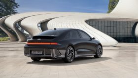 
									Hyundai IONIQ 6 full								