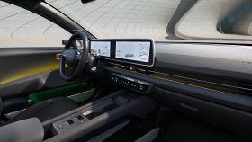 
									Hyundai IONIQ 6 full								