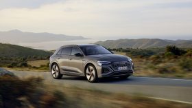
									Audi Q8 e-tron full								