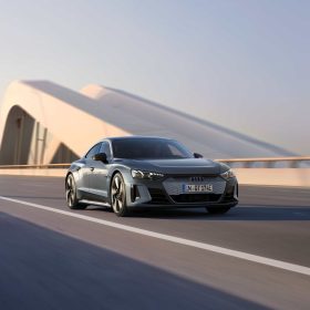 
									Audi e-tron GT full								