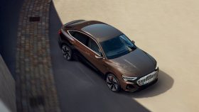
									Audi Q8 Sportback e-tron full								