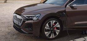 
									Audi Q8 Sportback e-tron full								