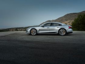
									Audi e-tron GT full								