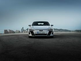 
									Audi e-tron GT full								