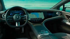 
									Mercedes EQE full								