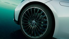 
									Mercedes EQE full								