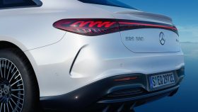 
									Mercedes EQS full								