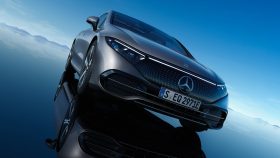 
									Mercedes EQS full								