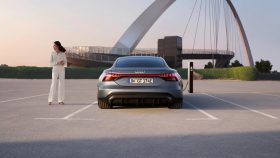
									Audi e-tron GT full								