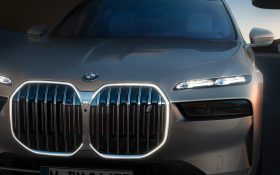 
									BMW i7 full								