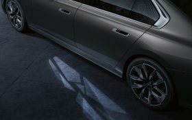 
									BMW i7 full								
