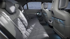 
									BMW i7 full								