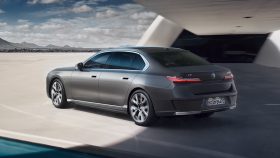 
									BMW i7 full								