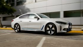
									BMW i4 full								