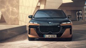 
									BMW i7 M70 full								