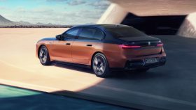 
									BMW i7 M70 full								