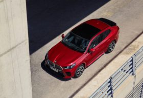 
									BMW iX2 full								