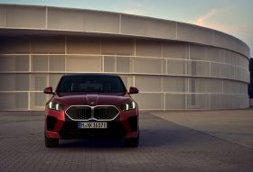 
									BMW iX2 full								
