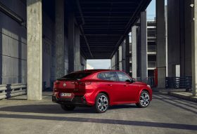 
									BMW iX2 full								