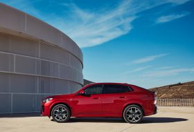 
									BMW iX2 full								