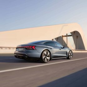 
									Audi e-tron GT full								