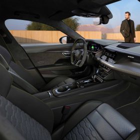 
									Audi e-tron GT full								