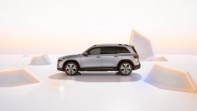 
									Mercedes EQB full								