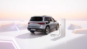 
									Mercedes EQB full								