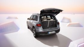 
									Mercedes EQB full								