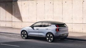 
									Volvo EX30 full								