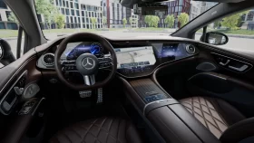 
									Mercedes EQS full								