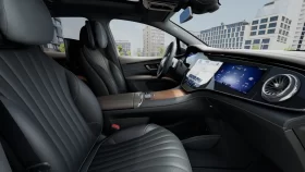 
									Mercedes EQS SUV full								