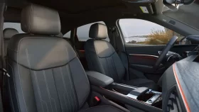 
									Audi Q8 Sportback e-tron full								