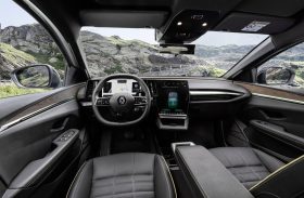 
									Renault Megane E-Tech full								
