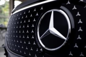 
									Mercedes EQB full								