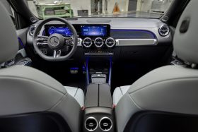 
									Mercedes EQB full								