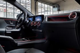
									Mercedes EQB full								