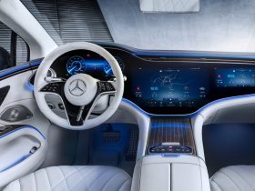 
									Mercedes EQS full								
