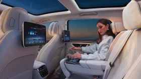 
									Mercedes EQS SUV full								