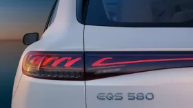 
									Mercedes EQS SUV full								