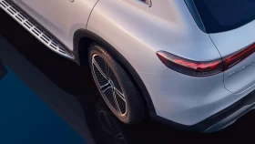 
									Mercedes EQS SUV full								