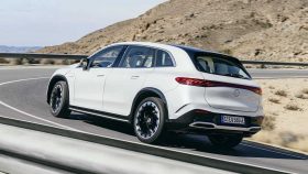 
									Mercedes EQS SUV full								