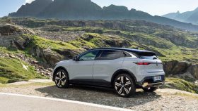 
									Renault Megane E-Tech full								
