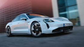 
									Porsche Taycan full								